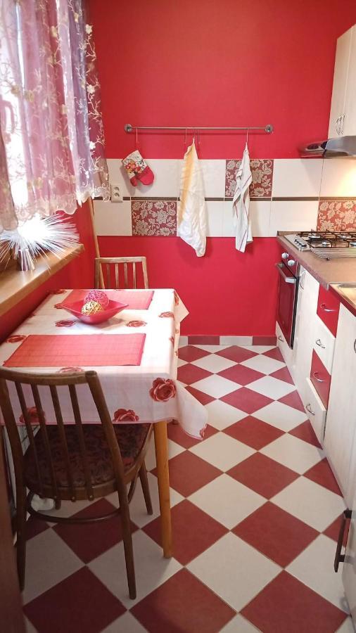 Wolf Apartman Pokojne Ubytovanie V Povazskej Bystrici Ticha Lokalita S Parkovanim Vsade Blizko Vhodne Pre Pracovne Cesty Turistiku Aj Oddych Plne Vybavena Kuchyna Považská Bystrica Exterior foto