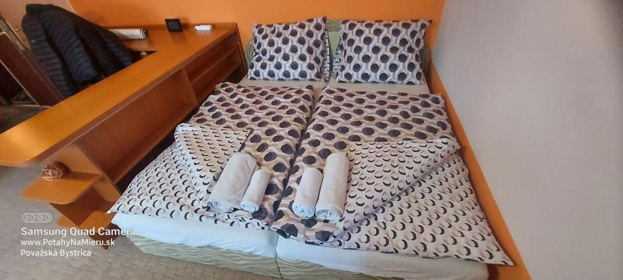 Wolf Apartman Pokojne Ubytovanie V Povazskej Bystrici Ticha Lokalita S Parkovanim Vsade Blizko Vhodne Pre Pracovne Cesty Turistiku Aj Oddych Plne Vybavena Kuchyna Považská Bystrica Exterior foto