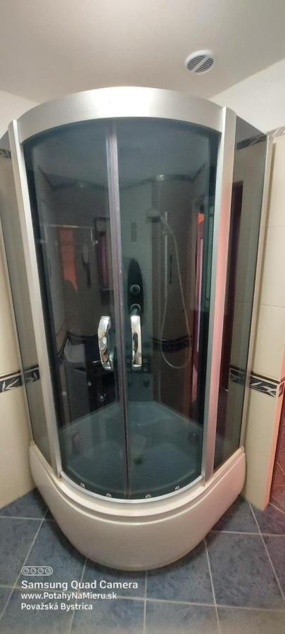 Wolf Apartman Pokojne Ubytovanie V Povazskej Bystrici Ticha Lokalita S Parkovanim Vsade Blizko Vhodne Pre Pracovne Cesty Turistiku Aj Oddych Plne Vybavena Kuchyna Považská Bystrica Exterior foto
