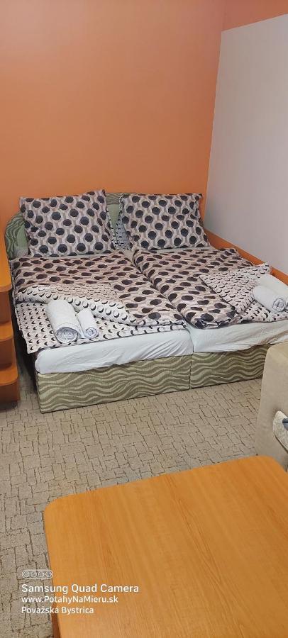 Wolf Apartman Pokojne Ubytovanie V Povazskej Bystrici Ticha Lokalita S Parkovanim Vsade Blizko Vhodne Pre Pracovne Cesty Turistiku Aj Oddych Plne Vybavena Kuchyna Považská Bystrica Exterior foto